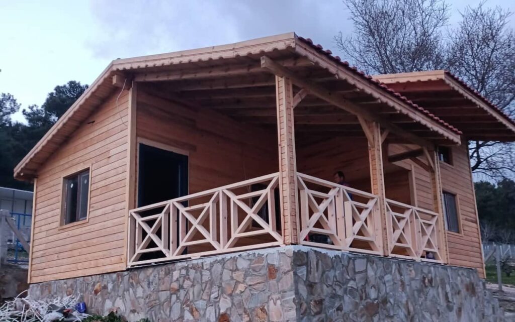 Ahşap ev inşaatı, doğal ahşap konut, taş temel üzerine ahşap ev