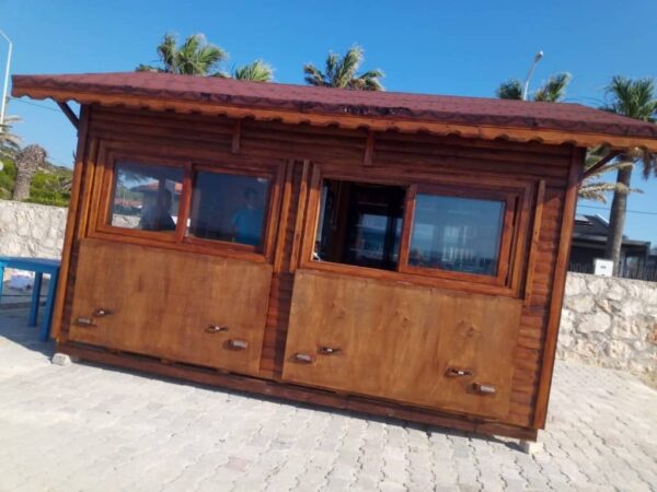 Çeşme Alaçatıda Konumlu Ahşap Büfe
