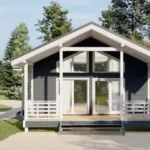 Hafif bulutlu arkası ağaçlık olan yerleri yeşil çim üzerine gri renkte yalıbaskısı veranda ve köşeleri beyaza boyanmış 100 m2 anahtar teslim ahşap ev görseli