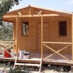 Menemende yapılan ön verandadan çekilmiş 2. el ahsap bağ evi