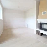 Beyazlık içinde iç oda görseli