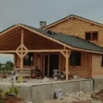 İki katlı "tomruk ev" arka ön