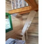 Salondan yukarı çıkılan merdiven