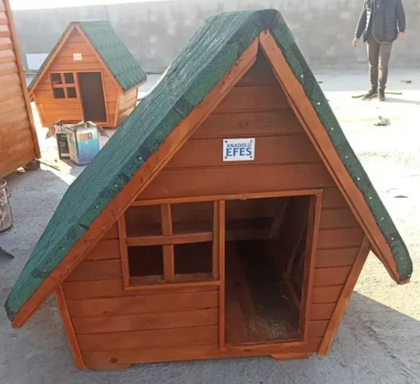 Dükkanda imalat bitince çekilen "Anadolu Efes" e yapılan "ahşap köpek kulübesi" şık tasarım