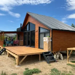 Teraslı Üçgen Dik Çatı Bungalov