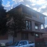 Altı tuğla üstü ahşap