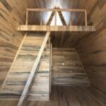 Lambriden yapılmış merdiven loft alt detayı görseli