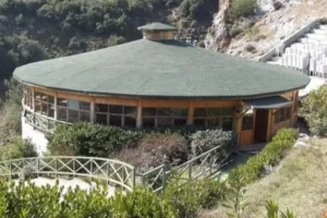 Orman manzaralı bol penceresi olan "cafe restaurant" balıkesir