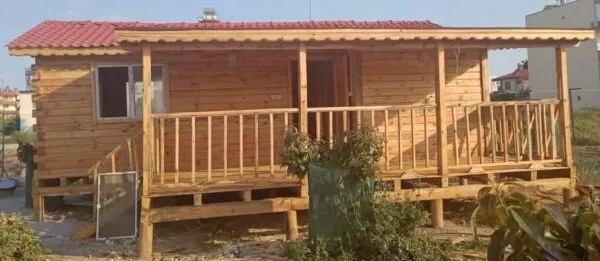 Mersin Anemura yaptığımız verandası ile taşınabilir kutuk evler modeli