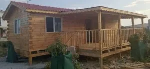 50 m2 ahşap kütük verandalı şık tasarım taşınabilir ahşap kütük ev görseli