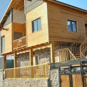 Manisa merkezde yapılan altı taş ev üstü ahşap villa