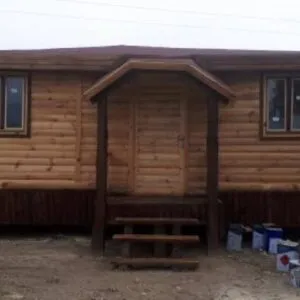 Toprak üzerine kurulu boya vernik aşamasında çekilmiş "tek katlı ahşap kütük ev" modern 2+1 modelimiz