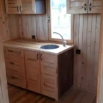 Ahşap tezgahlı mutfak