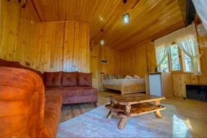 Kiremit koltukları lambriden iç salon