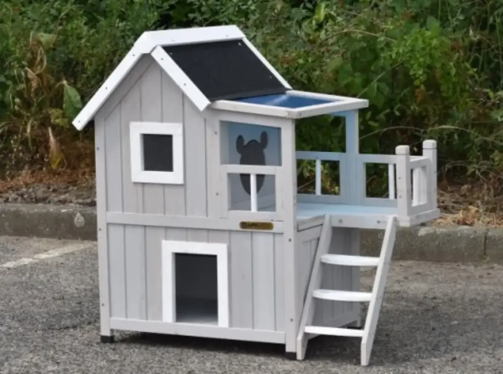 İki Katlı Kedi Evi Şirin bir kedi evi.