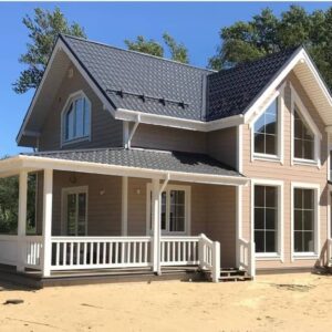 İki katlı prefabrik görünümlü ahşap bungalov tarzı bir ev